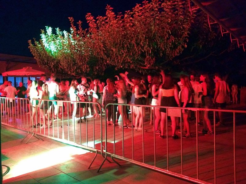 203 νέα κρούσματα: τι κάνουμε κύριοι;